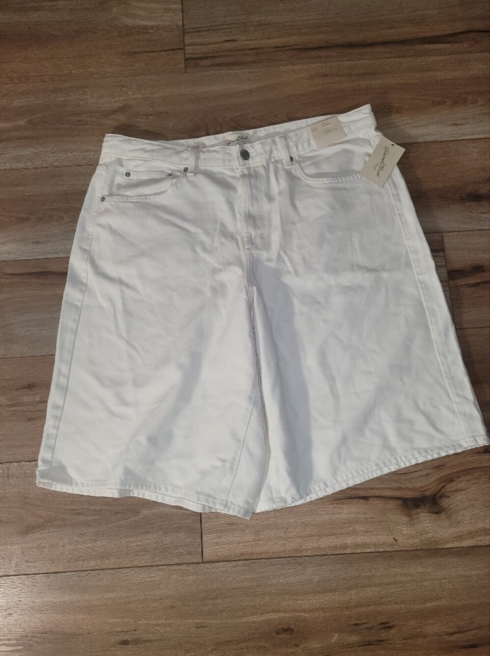 Universal Thread White Women's Long Jean Shorts